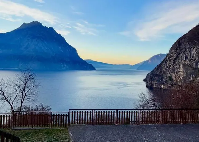 Borgo&lago Castro (Lombardy)